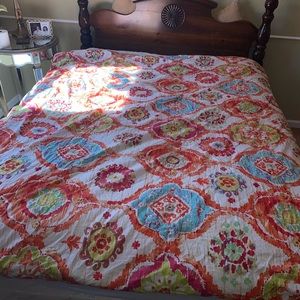 Thick reversible colorful full sized comforter